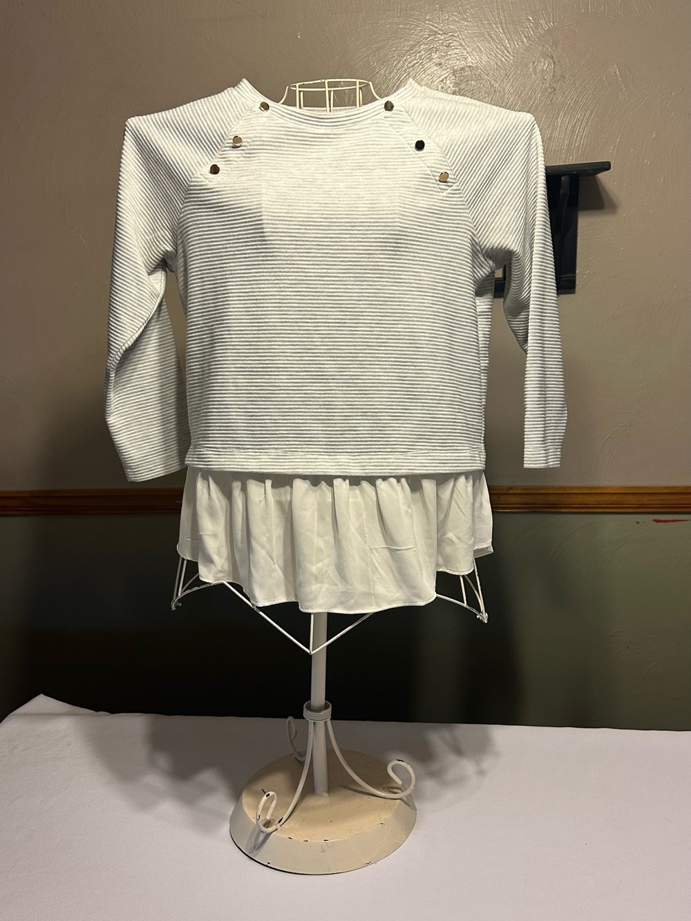 LOFT Light Gray Knit  Top size small
